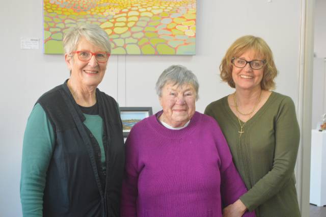 Local art group shines