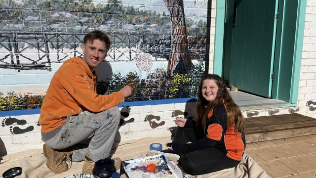 Students team up with artist to paint brilliant landscape mural