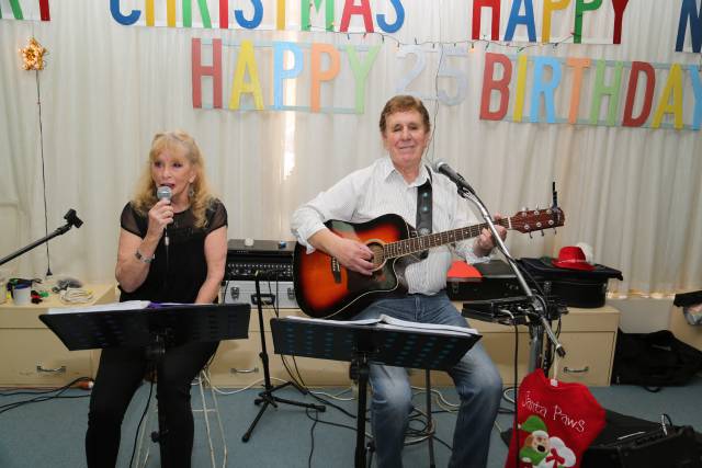 Peterborough duo entertains at sing-a-long