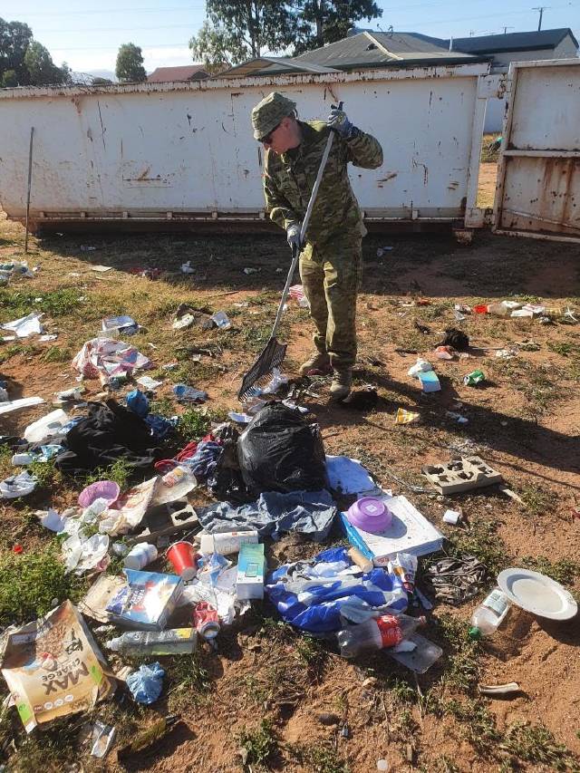 Soldiers help with rubbish clean-up at Davenport in Port Augusta