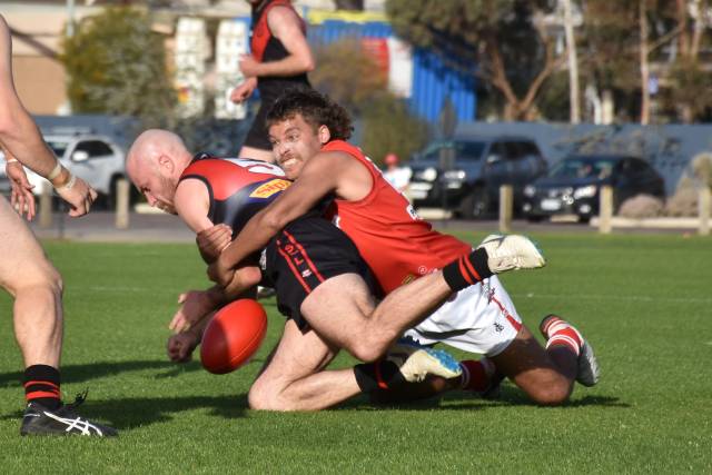 Bulldogs put squeeze on Bloods as they campaign for the flag