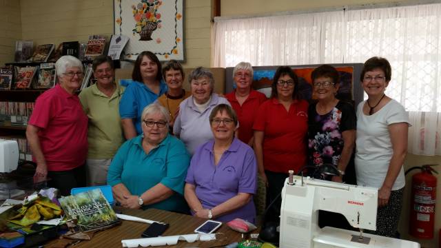 Quilters learn from expert on their Port Augusta patch