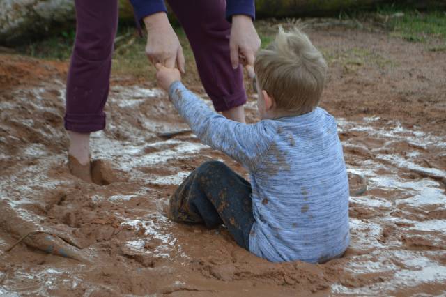 Stirling North kids happy marking International Mud Day