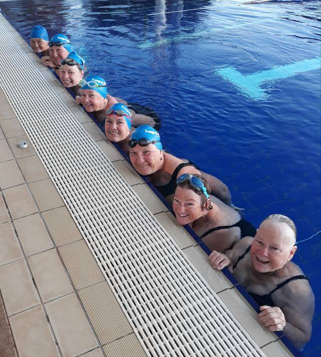 Quorn swimmers make a splash for youth suicide prevention
