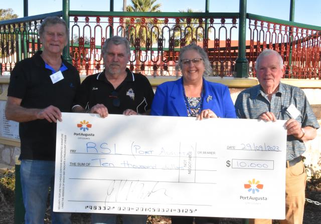 Mayor and Minister for Grey deliver $20,000 toward War Memorial Rotunda