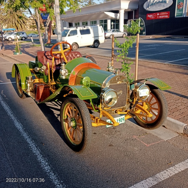 Vintage cars to visit Flinders