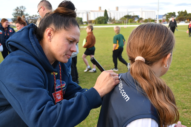 Crows women fly in to the Gulf