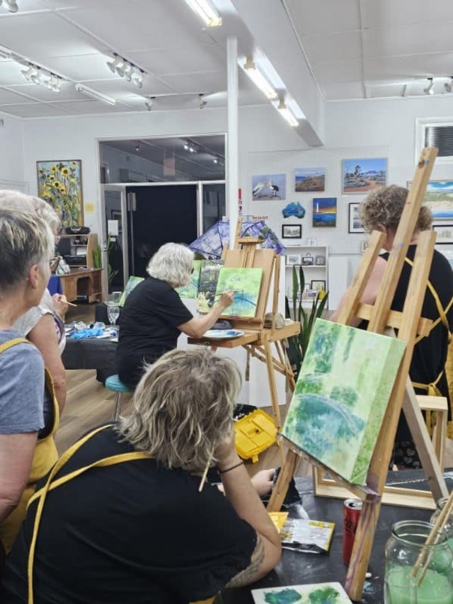 Art group hosts workshop