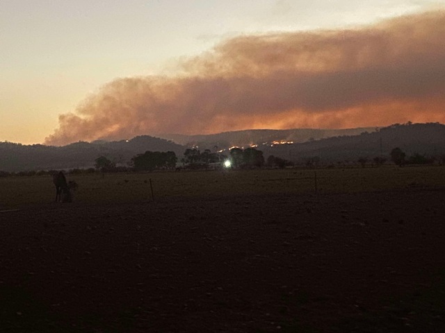 Country Fire Service urge public to remain vigilant as it battles blaze