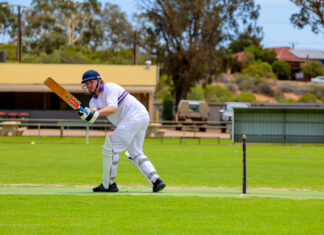 Central hold onto fourth