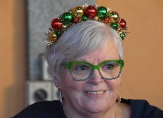 Community joins in carols