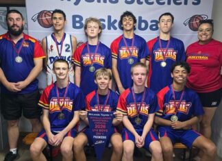 Basketballers in action